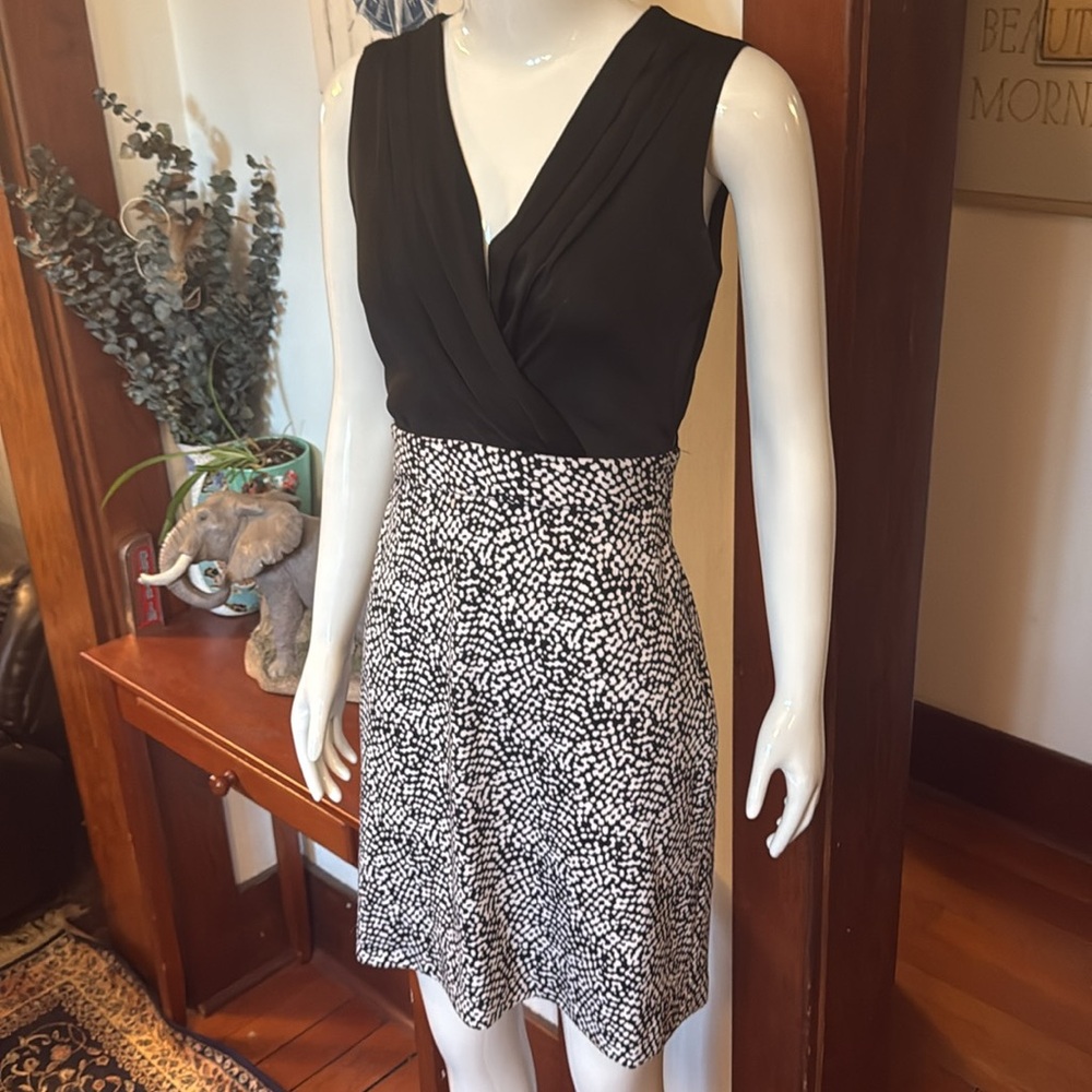 Jacob pencil dress, size xs,like new. Silk like top, cotton bottom.